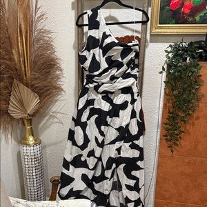 Abercrombie & Fitch Black and White One-Shoulder Dress